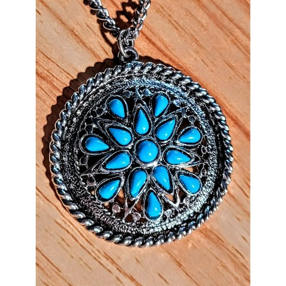 LC Jewelry - Silver Tone Faux Turquoise Pendant on 24" Chain Women Teen Casual Gift AUG-nk4